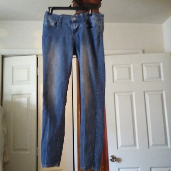 Blue faded on jeans - Picture 3 of 4